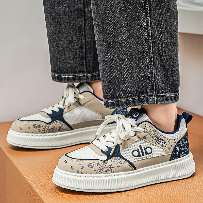 New Men's Classic Four Seasons Fashion Low Top Skateboarding Shoes Comfortable Soft Sole Sneakers