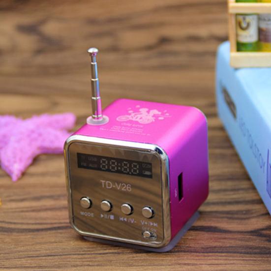 1/2 ks Bluetooth-kompatibilní Mini reproduktor Digitální displej Stabilní připojení Vodotěsný Dobíjecí FM rádio Přehrávač hudby