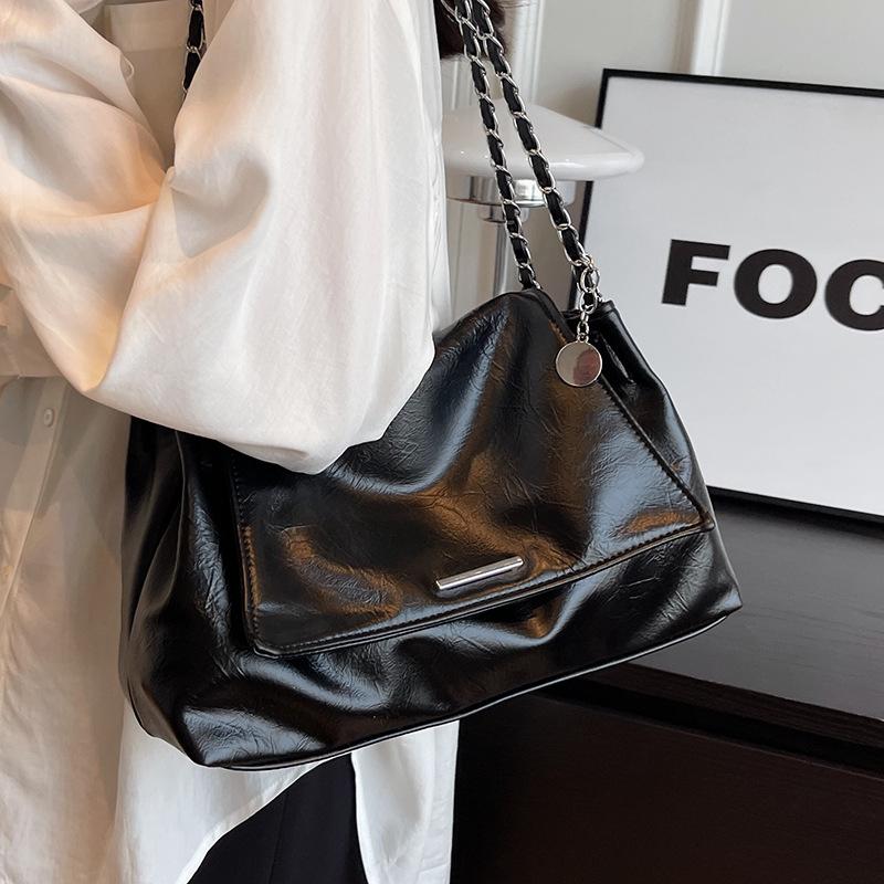 Spring and Summer Hot Sale Casual Large-capacity Soft Leather Tote Bag Korean Version Fashion Commuting Lazy Wind Chain Shoulder Bag Women