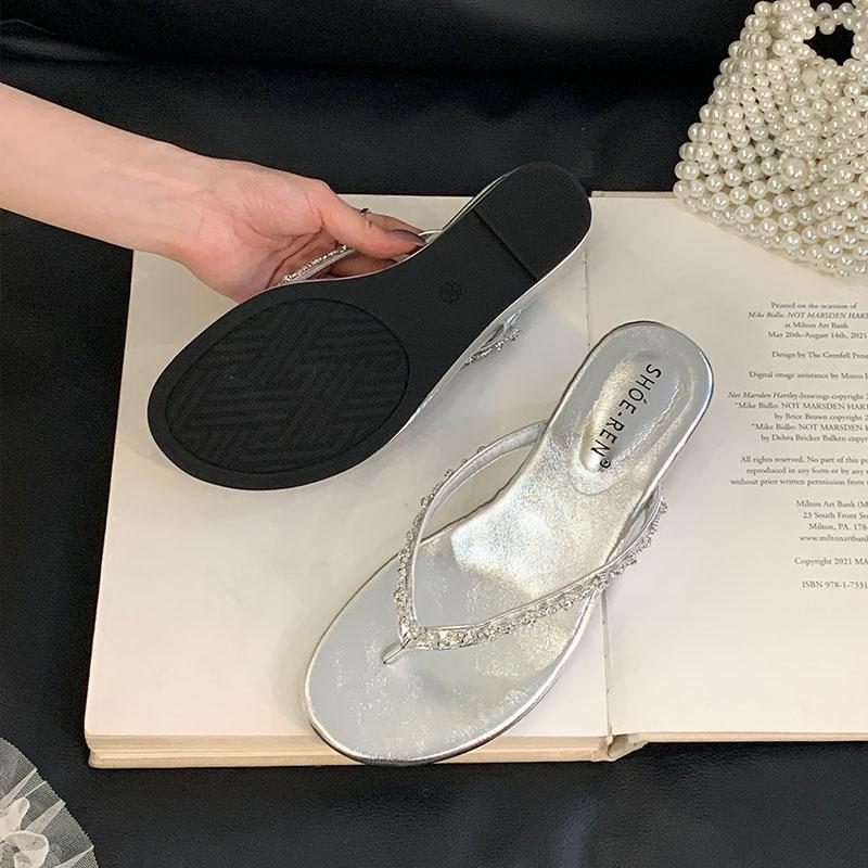 Moda Damskie Sandały na Koturnie Klapki Pantofle Buty Dla Pań Nowość Lato Plaża Japonki Moda Błyszczące Damskie Pantofle na Obcasie Buty