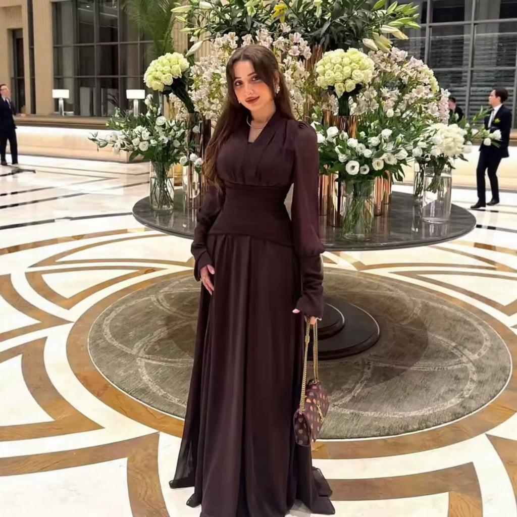 Women's new French high-end retro style brown V-neck long-sleeved waist wide pendulum temperament dress
