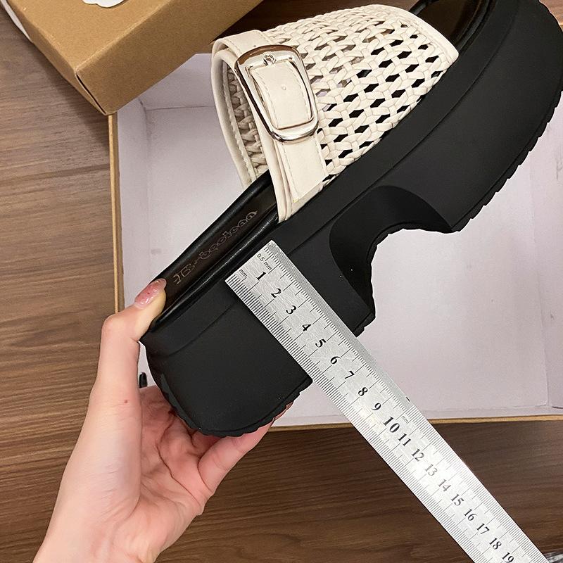 One-pedal summer outer height-increasing slippers women's thick bottom high-end wear weaving 2025 new one-word beach sandals tide