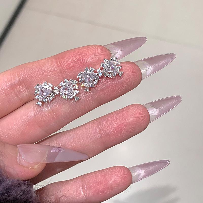 Einfache Zirkon-Schleifen-Steckohrringe exquisite Ohrringe leichter Luxus Ohrringe Damen