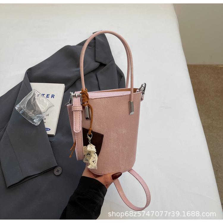 Korean Version Niche Design Bag Women's 2025 New Popular Messenger Bag Casual Portable Bucket Bag Shoulder Mobile Phone Bag