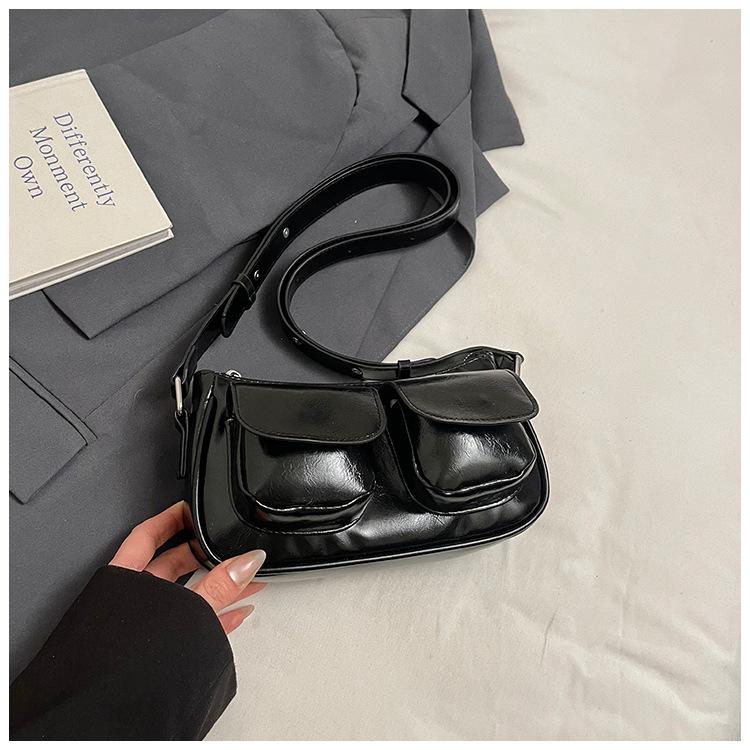 High-value simple shoulder underarm commuter bag women's 2025 summer new fashion messenger small square bag
