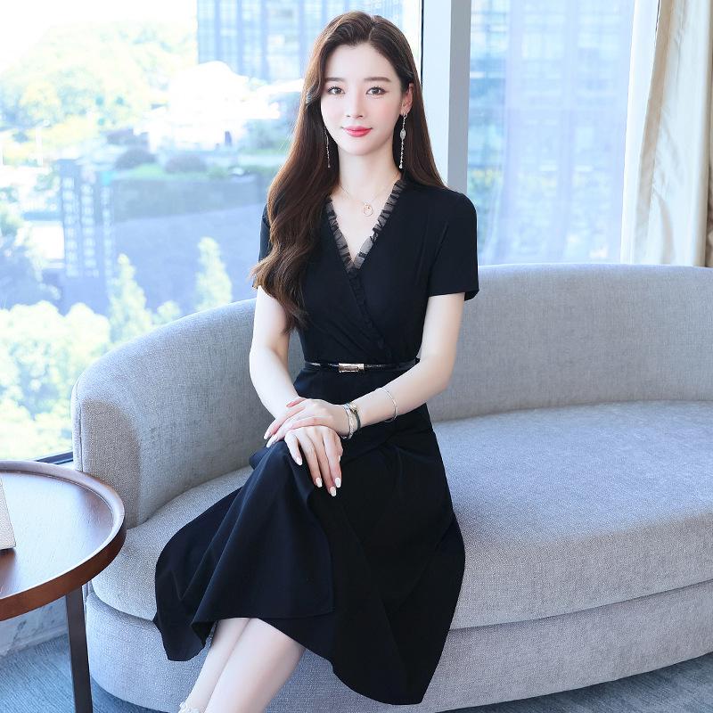 Hepburn-Inspired Slim-Fit Black Knee-Length Dress for Spring/Summer