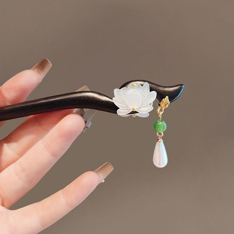 New Chinese Style Crystal Lotus Tassel Hairpin Elegant Ancient Step Shake Hair Stick Hanfu Updo Elegant Women Retro Hair Ornaments