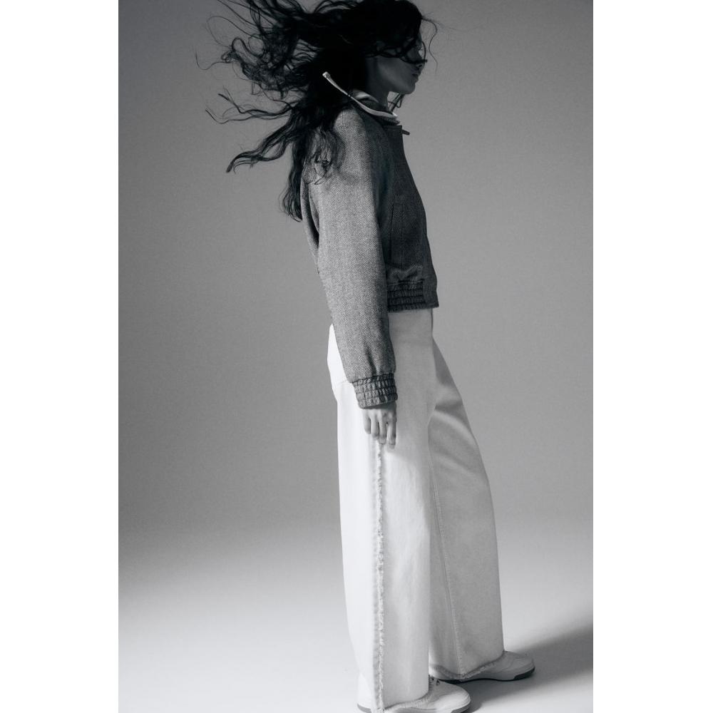 

Куртка-бомбер HM с подплечниками серого цвета с узором «елочка»