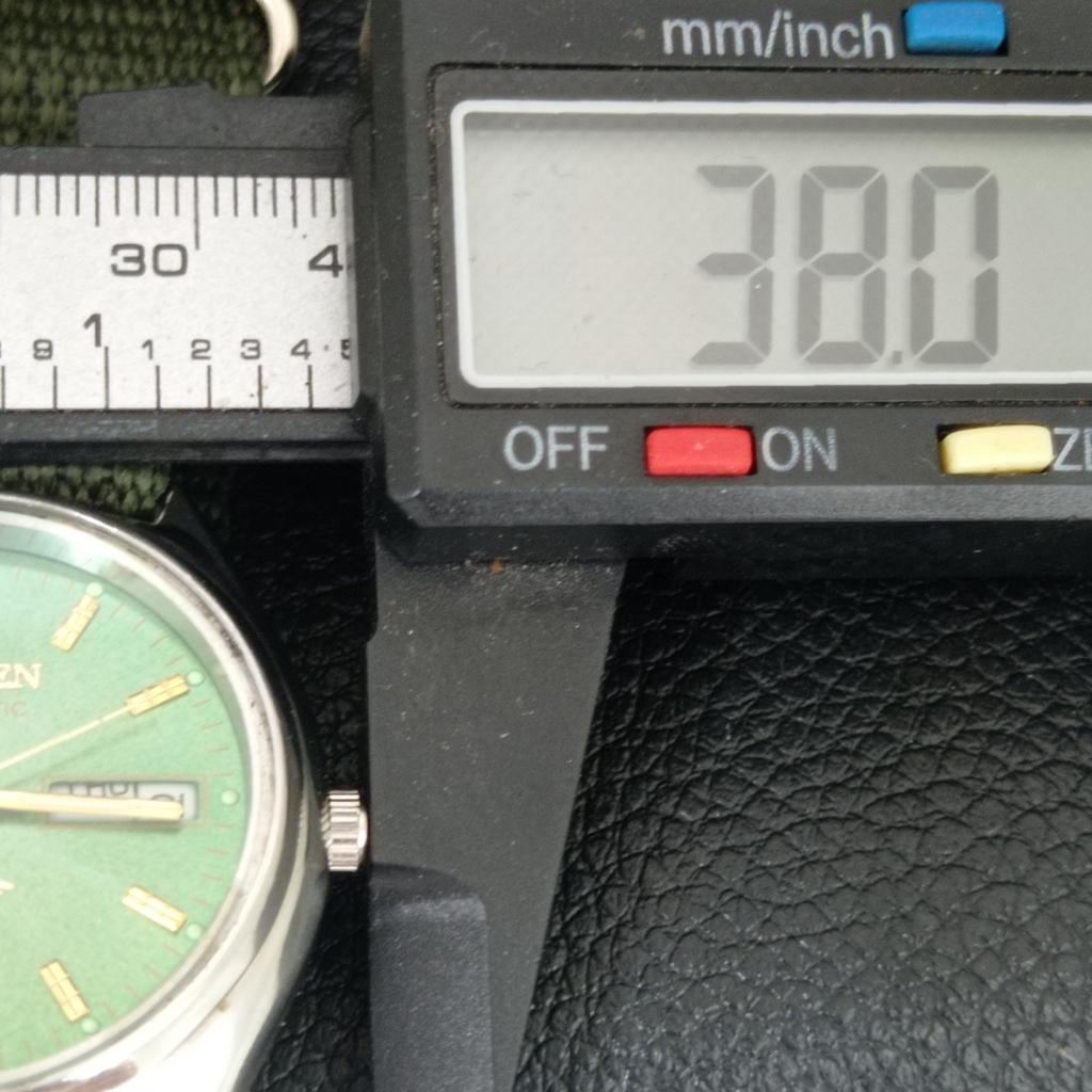 VINTAGE CITIZEN AUTOMATIC 8200 JAPAN MENS GREEN COLOR DIAL WATCH a709335-1