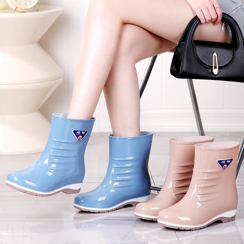 Frühlings- und Herbstmode Regenschuhe Mittellang und Kurz Damen-Gummistiefel Outdoor Ärmel Watschuhe Verdickt Mama Küche Gummischuhe Gartenschuhe