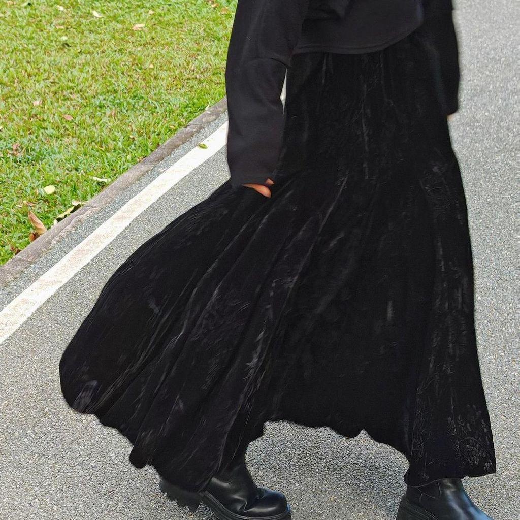 Elegant High-Waisted Dark Purple Velvet Mermaid Skirt - Slimming Autumn/Winter Style with Large Hem