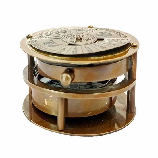 

Настільний інструмент 3 в 1, Календар на 50 років, Лупа Компас в одному з Шкіряним Чохлом для Легкої Роботи та Перенесення, Використовувати як Подарунок, Колекційні