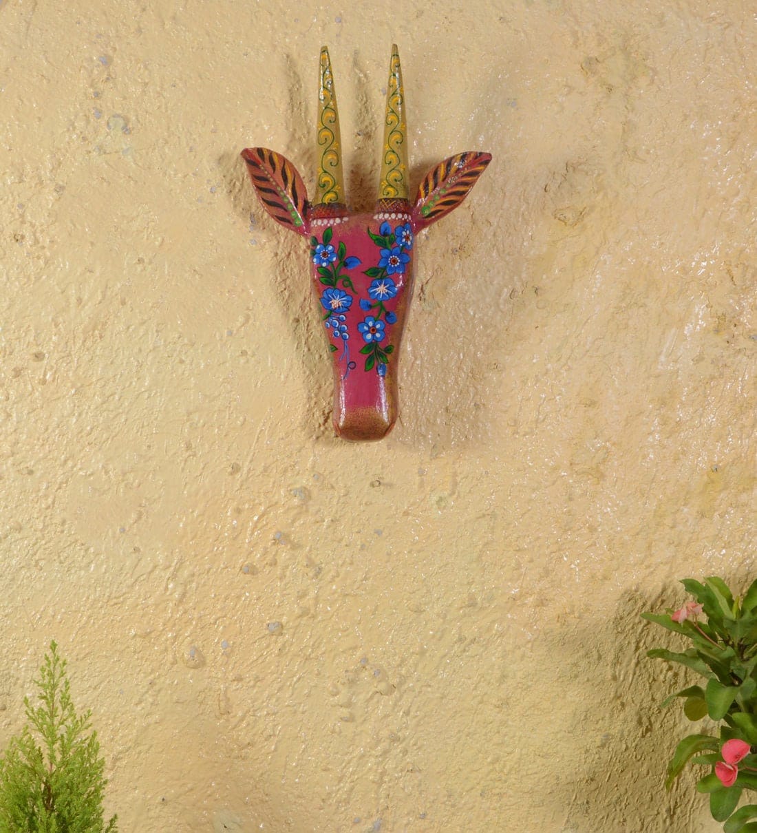 

Handmade Wooden Cow Head Wall Decor: Floral Painted Animal Art 16” X 8” X 24” (l x w x h) разноцветный