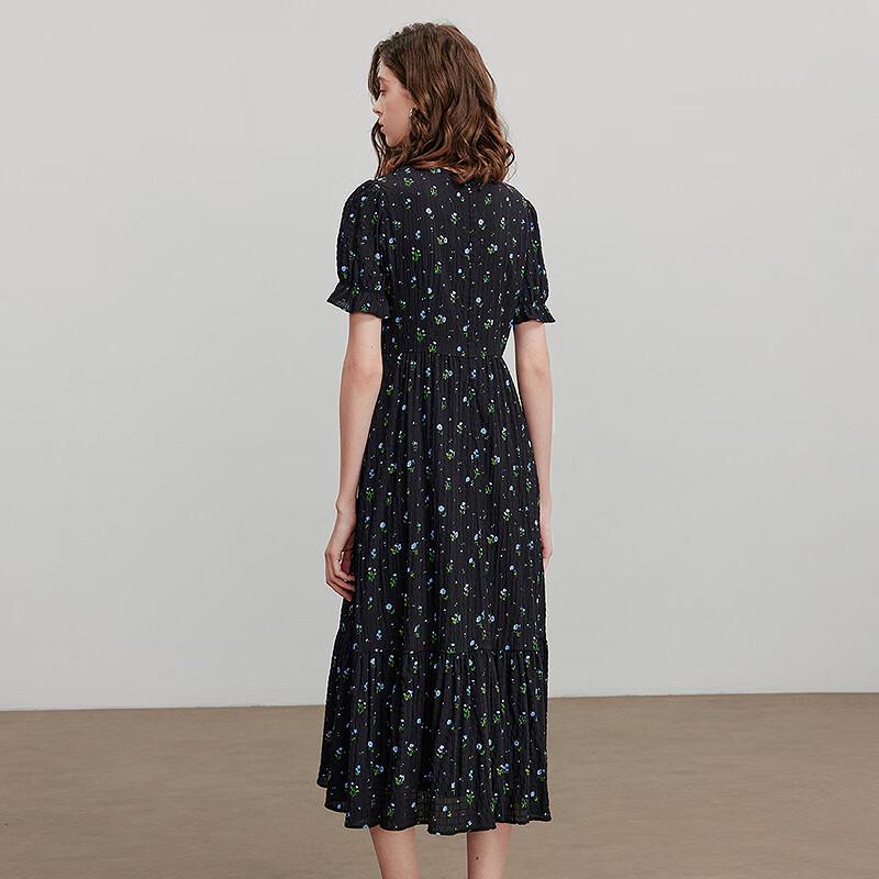 Chuyu V-Neck Pleated Floral Midi Dress
