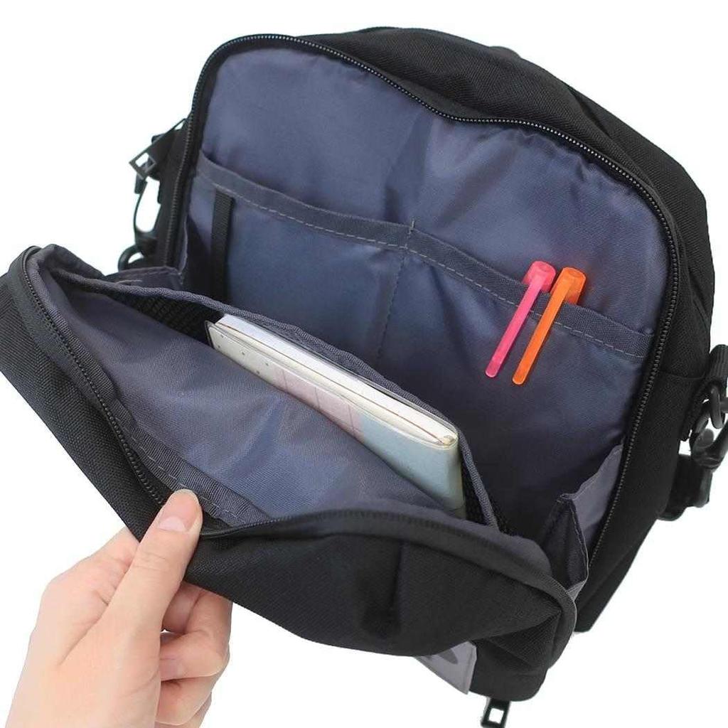 Marimo Craft Disney CATCH ME Series Shoulder Bag, Black, Mickey Mouse, Approx. W200 x H200 x D100mm, MIC-012