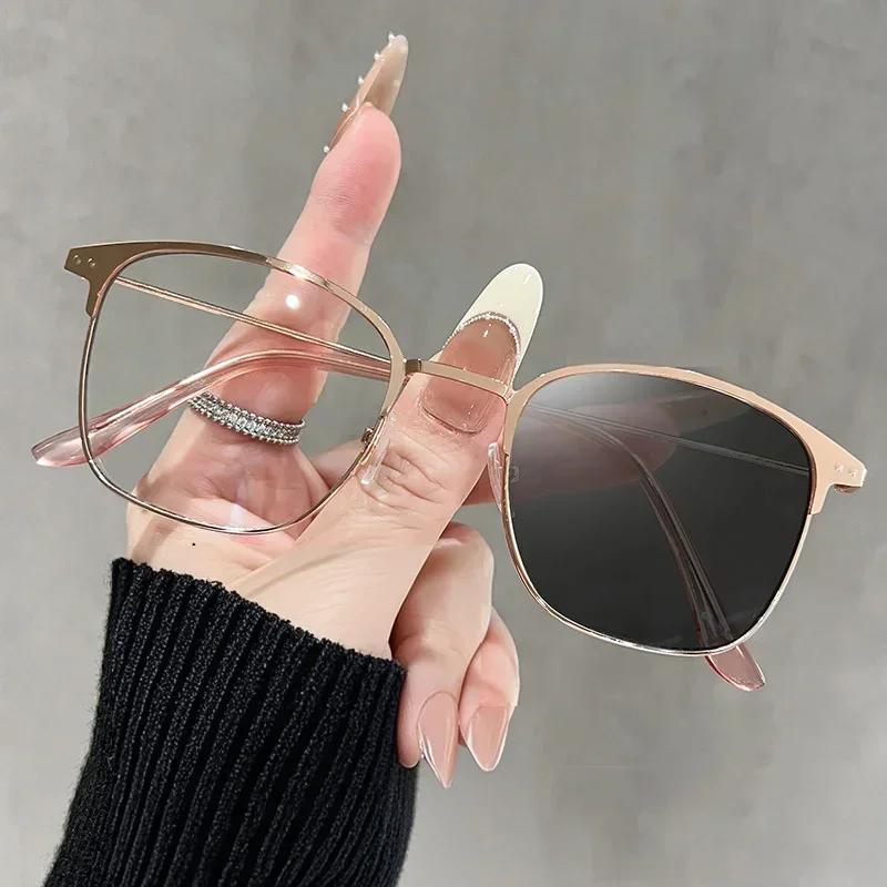Unisex Latest Alloy Metal Retro Full Frame Photochromic Eyewear Classic Square Frame Eyewear Blue Light Blocking Transparent Eyewear