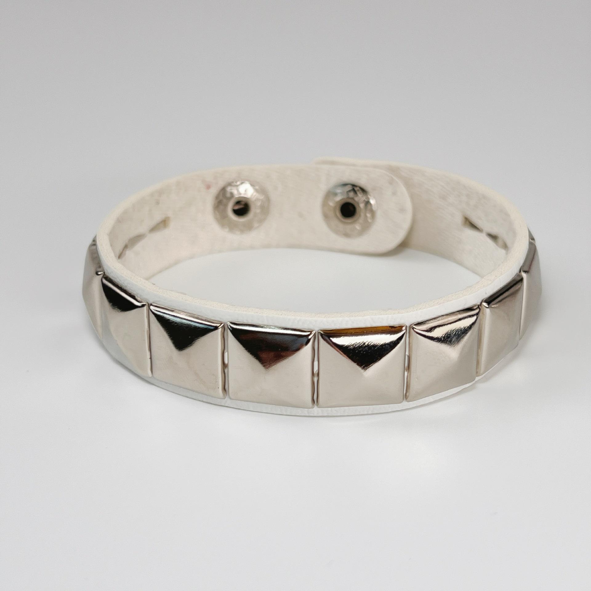 

Европейский и американский панк-стиль Браслет с заклепками - Женский квадратный аксессуар на запястье из ПУ-кожи