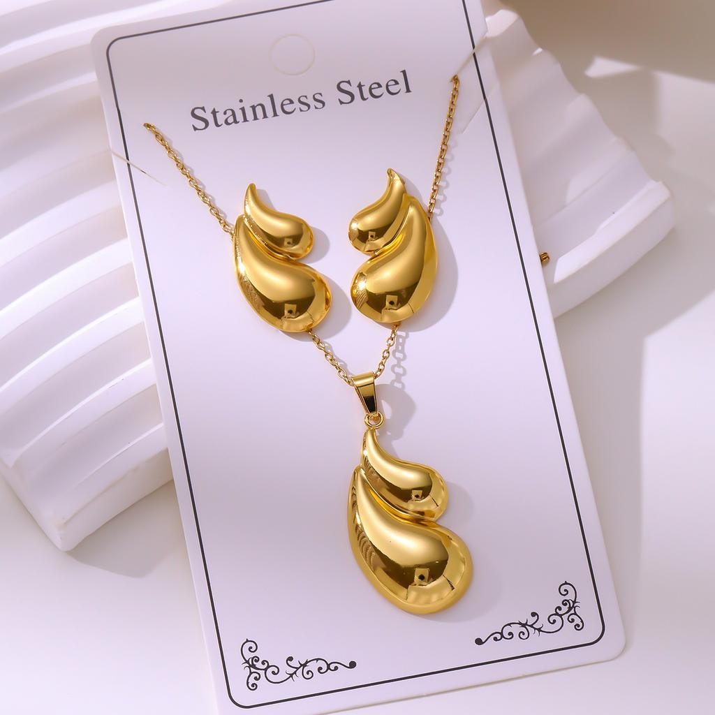Personalized European and American Fashion Stainless Steel Stud Earrings Necklace Titanium Steel Non-fading Jewelry Set