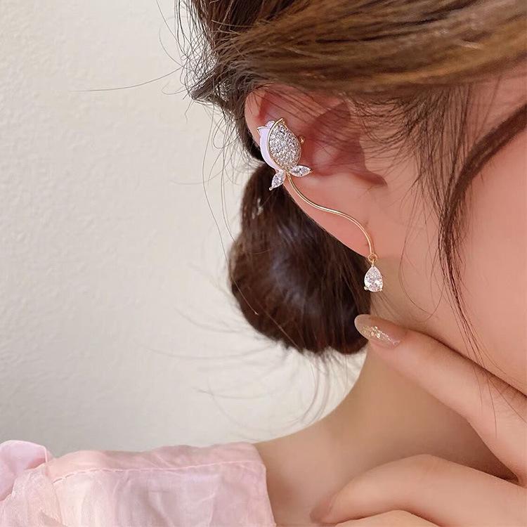 

Серьги с розовым цирконом микро-паве, с серебряной иглой S925 и интегрированным клипом - Элегантный и роскошный дизайн