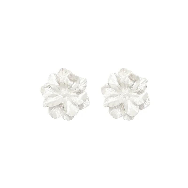 Korean New White Flowers Stud Earrings for Women Fashion Personality Design Bijoux Wedding Birthday Gift Jewelry Wholesale