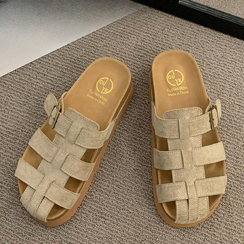 Nový styl plážových bot s měkkou podrážkou, uzavřenou špičkou a designem s výřezy