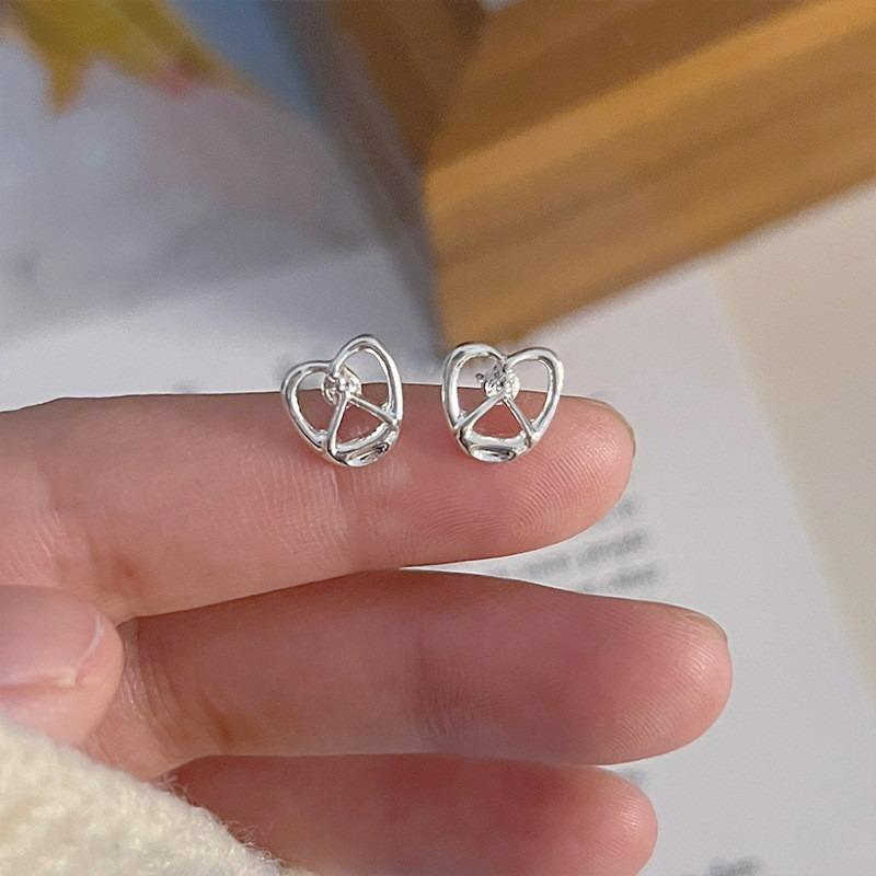 Raising Ear Holes, Small Stud Earrings for Women, Simple, Sweet, Small and Fresh Earrings, Niche Design, Versatile Earrings