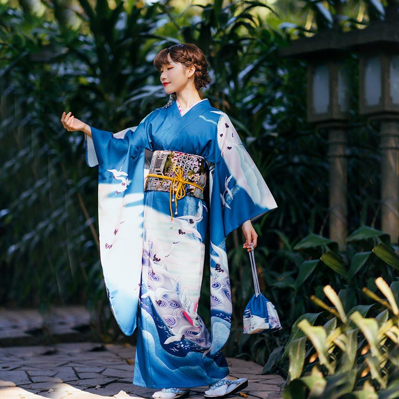 Furisode Tuhá Látka Dámské Kimono Jeřáb - Odolné proti vráskám, Snadno se nosí, Formální Japonský Styl