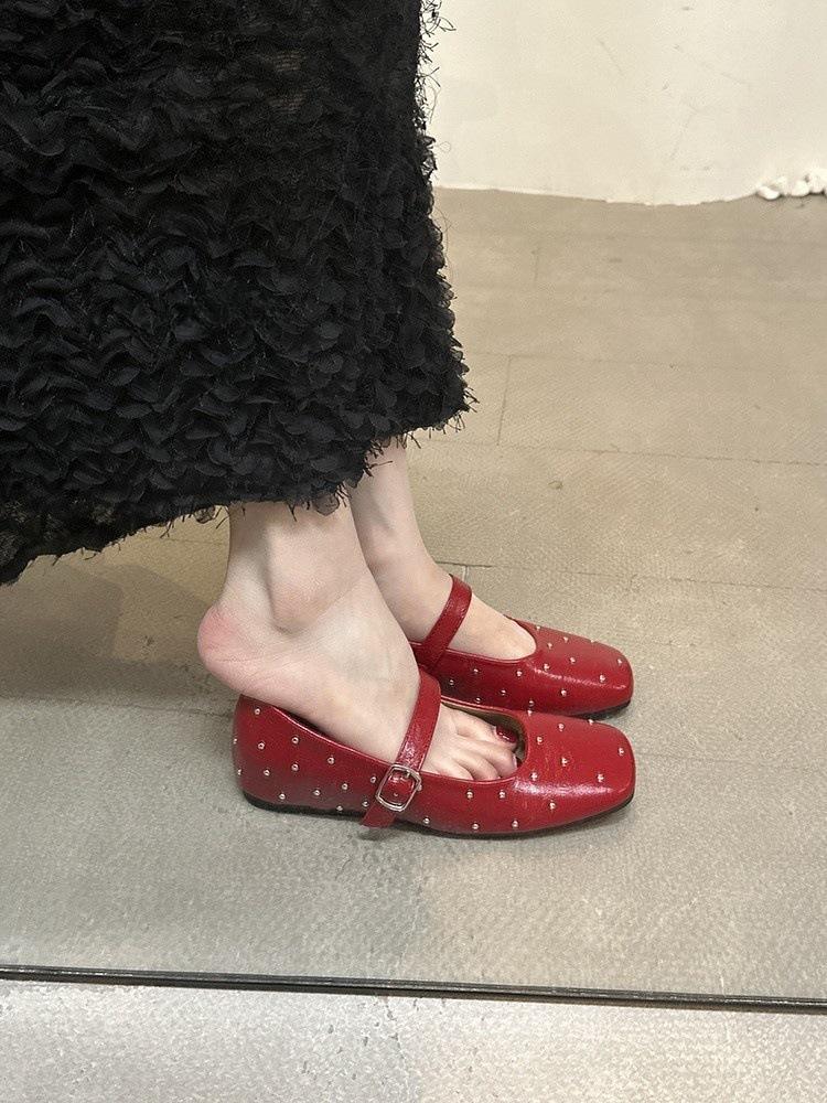 Inner heightening single shoes women's soft soles are not tired of feet, one-word buckle with versatile square head rivets, flat Mary Jane shoes