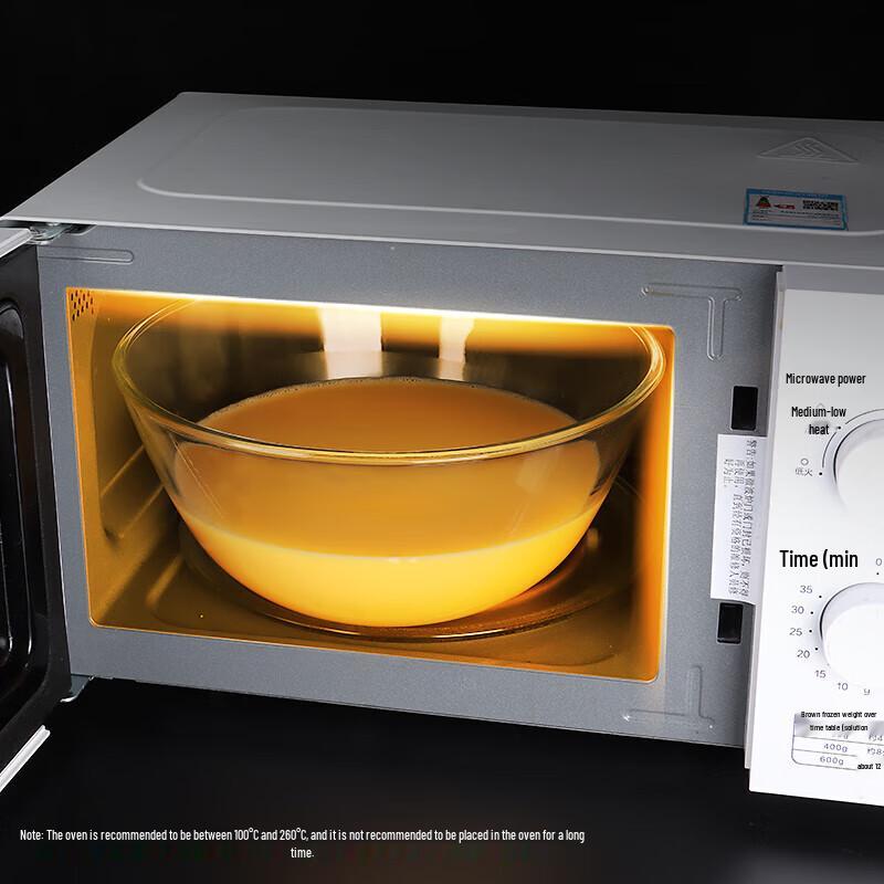 Przezroczysta szklana miska do mieszania i sałatek