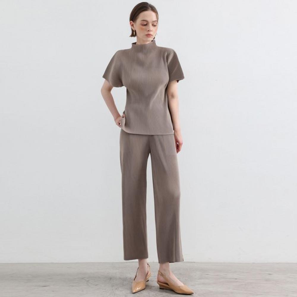 

Plitzmood Essential Pleats Pants FREE/BEIGE
