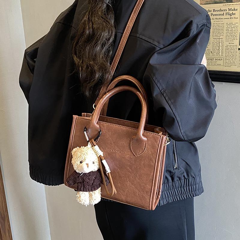 Small bag women's autumn and winter new retro shoulder messenger bag popular portable small square bag
