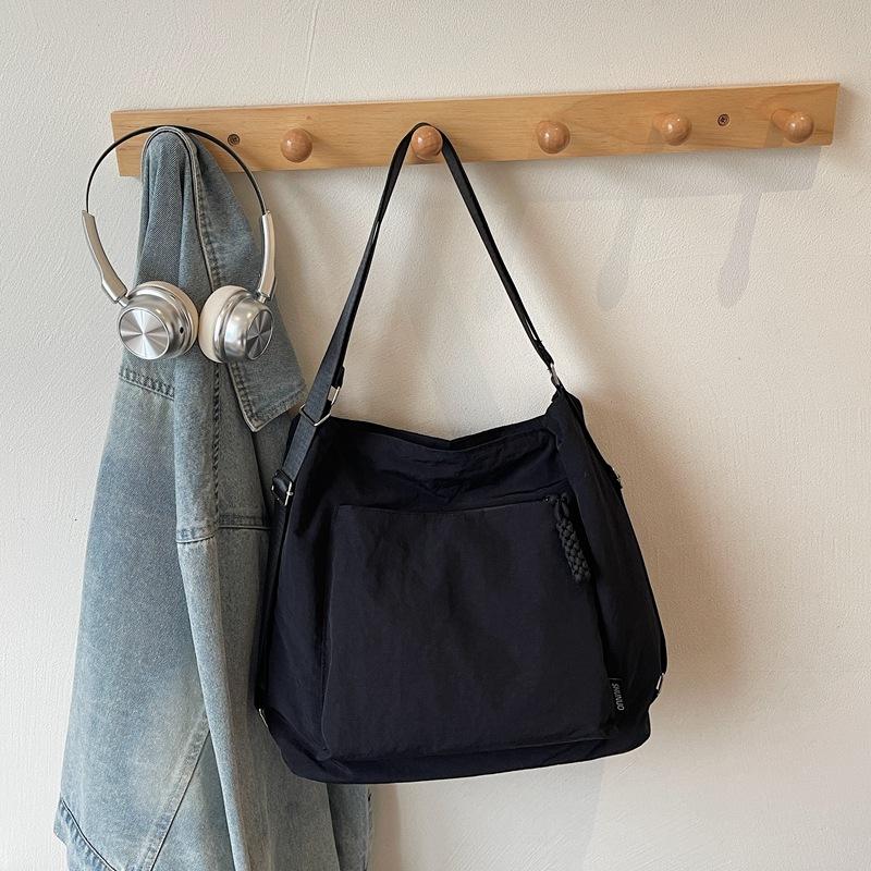 Модная личность, простая текстура, сумка через плечо, нишевый дизайн, повседневная новая сумка-тоут 2025, сумка большой вместимости для женщин