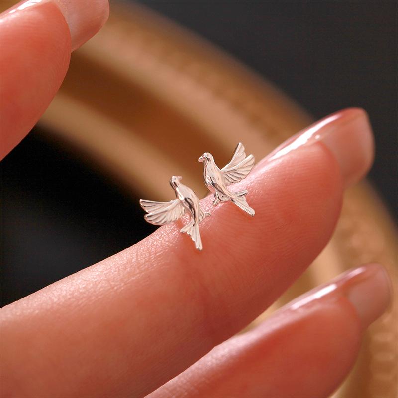 Ear Retro Literary Temperament Earbone Nails Flying Bird Niche Small Bird Ear Jewelry