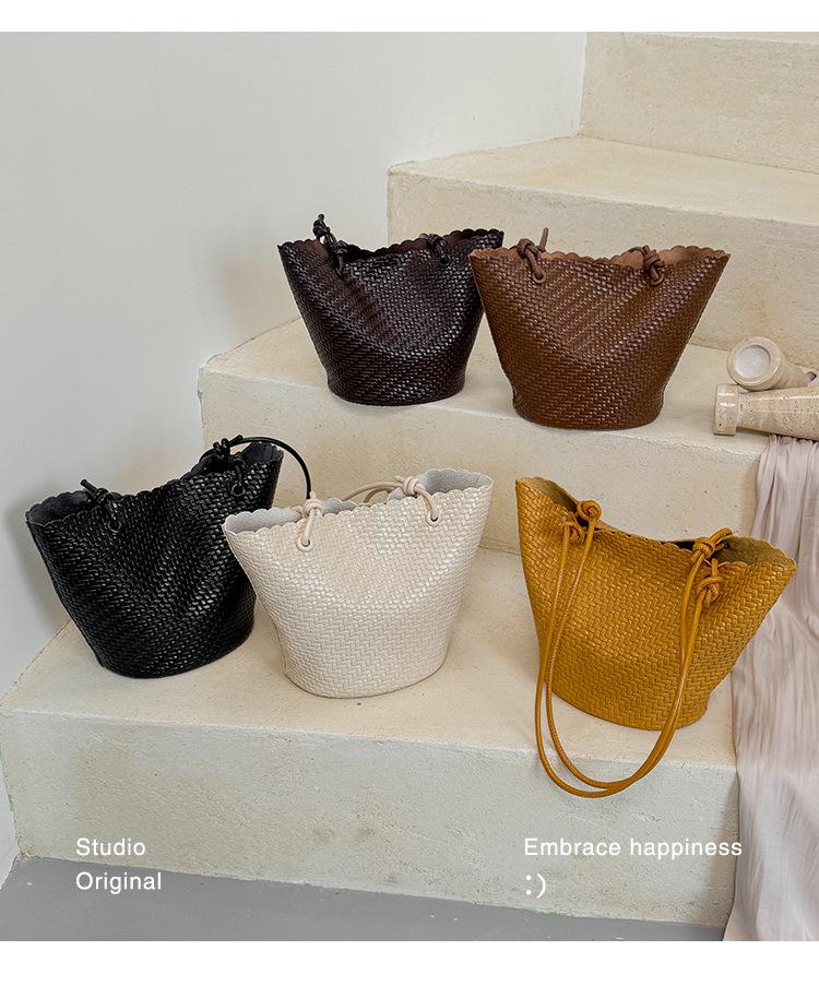 Women's High-End Woven Bucket Bag – 2026 Summer Collection: Chic, Versatile, and Perfect for Commuting