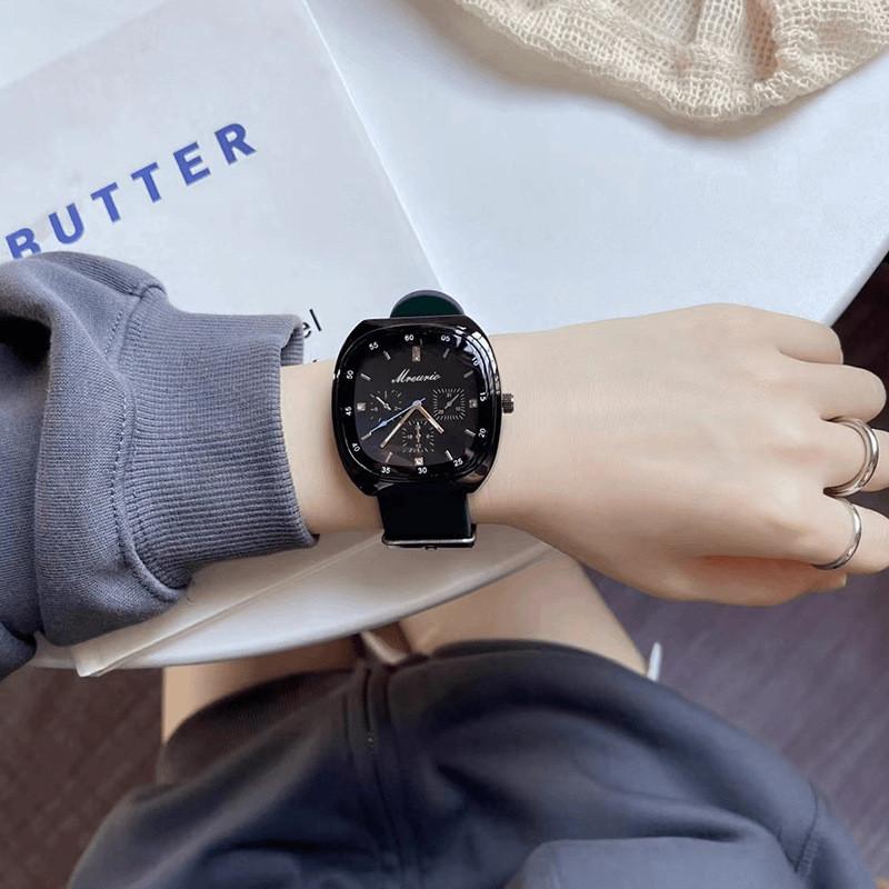 Silicone Watch Strap Mens Quartz Watch With Mineral Glass For Business Style Office Use