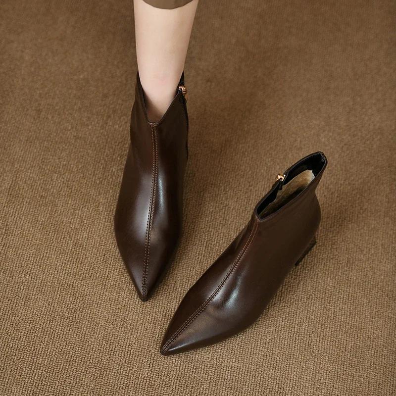 

Зимние сапоги на квадратном каблуке, современные, лаконичные, женские туфли, горячая распродажа 2024 года, сшитые, с острым носком, на среднем каблуке, однотонные женские сапоги Botas