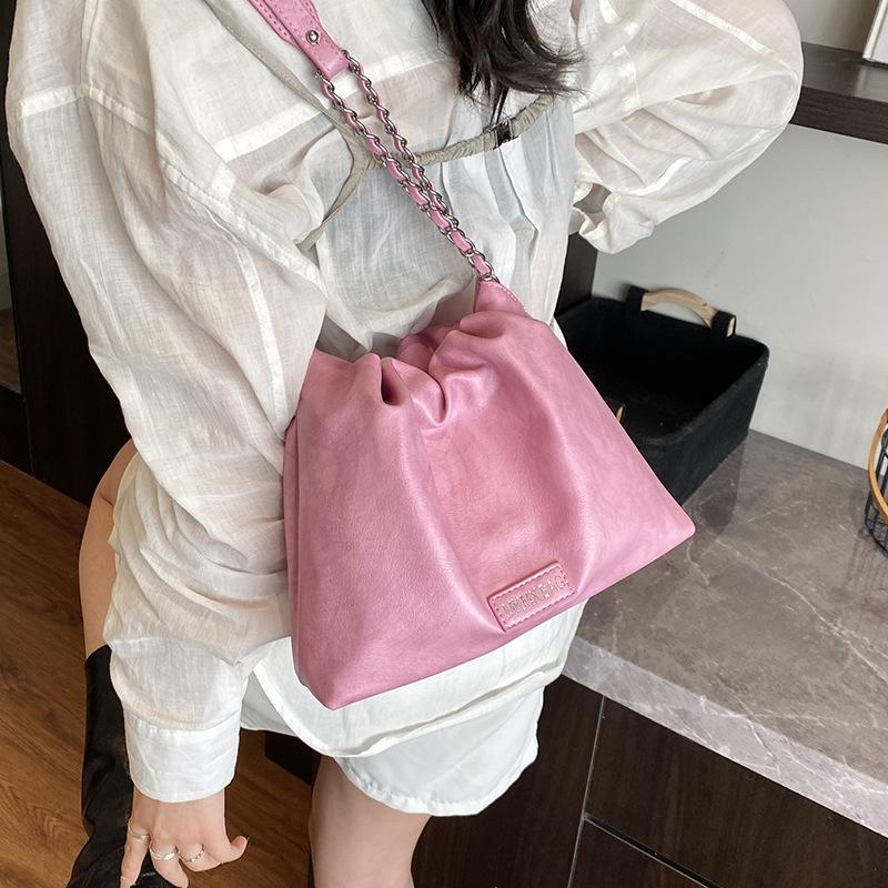 Simple and versatile bag women's spring summer 2025 new leisure this year popular messenger bag chain shoulder bucket bag