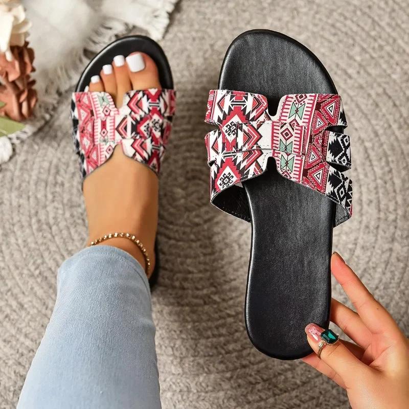Mote 2024 Hot Sale Damesko Åpen tå Blandede farger Dametøfler Sommer Utendørs Uformelt Flat Stor Størrelse Tøfler Zapatos Mujer