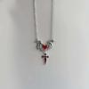Versátil Collar de Cruz de Murciélago con Alas de Corazón Se Combina Fácilmente con Atuendos Urbanos Rockeros Casuales para un Look con Estilo