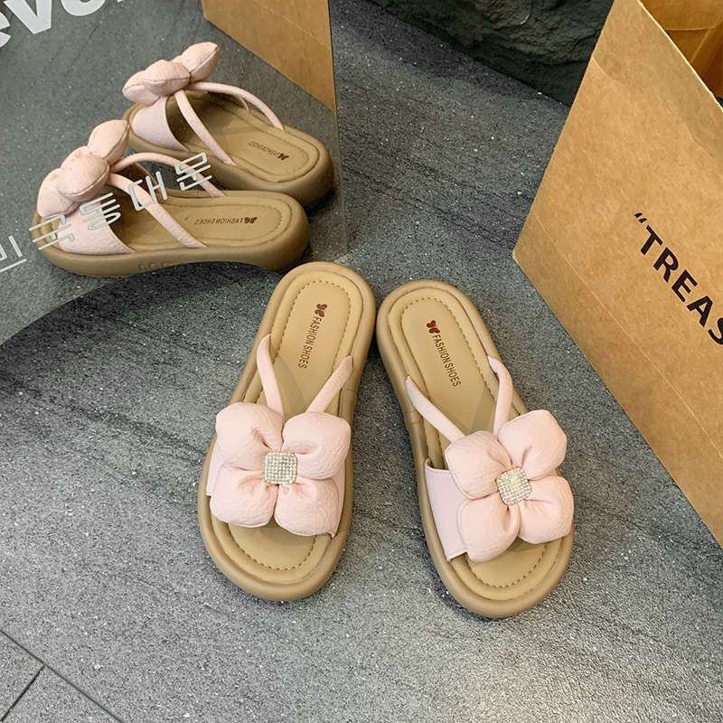 Stepping On Shit Slippers Female Summer Wear 2025 New Fairy Wind Flat-bottomed Flowers with Skirt One-word Beach Sandals