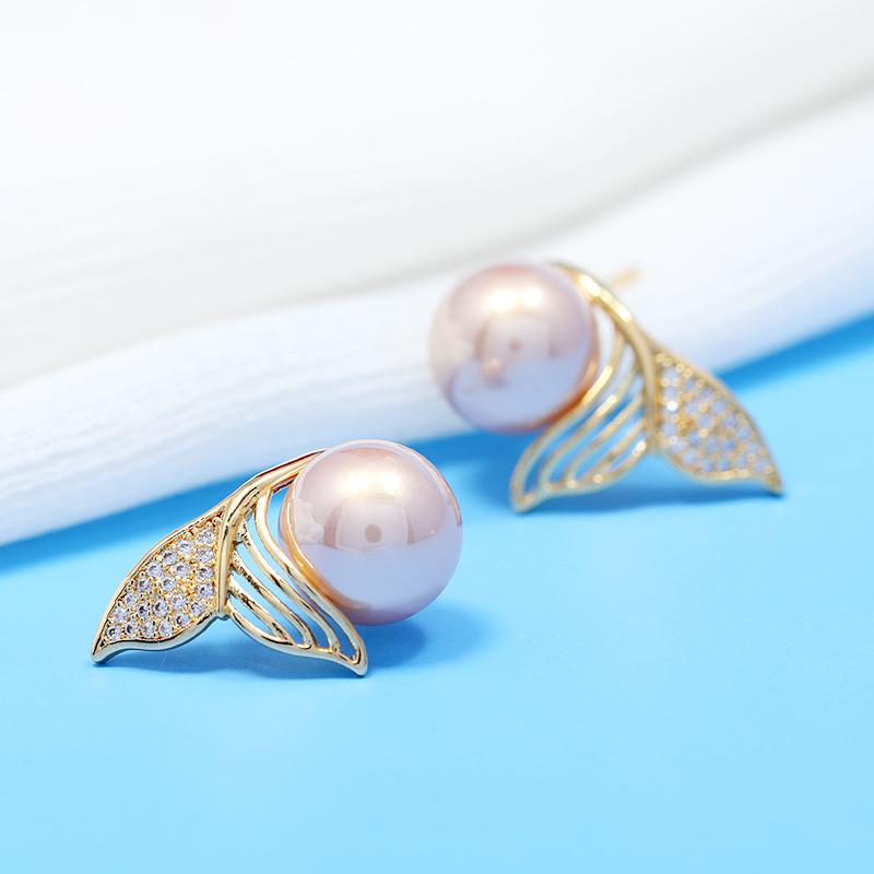 

Дизайнерские новые модные японские и корейские простые и маленькие серьги-пусеты с жемчугом в виде хвоста русалки, женские нишевые темпераментные серьги, украшения для ушей