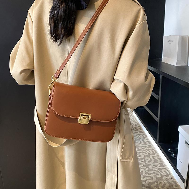 Vintage French Style Chic Shoulder Bag Fashionable Retro Small Crossbody Purse