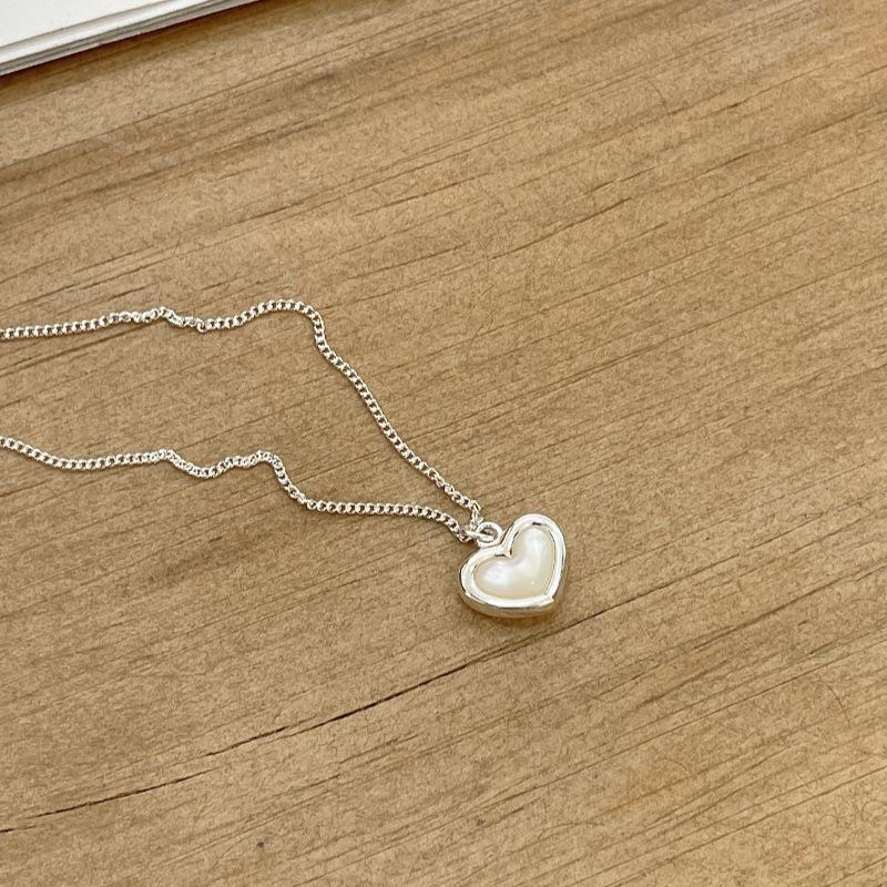 S925 Sterling Silver Heart Mother-of-Pearl Pendant Necklace - Light Luxury Clavicle Chain for Girls 925 Sterling Silver