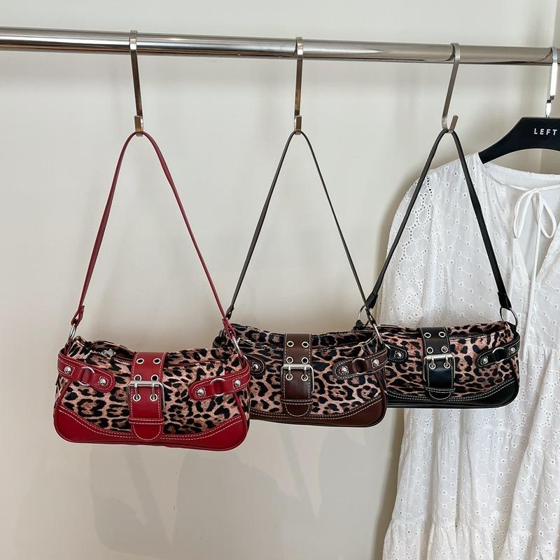 Boucle de ceinture rétro imprimé léopard sac à bandoulière tempérament nouveau mode printemps et été rivet grande capacité décontracté sac d'aisselle