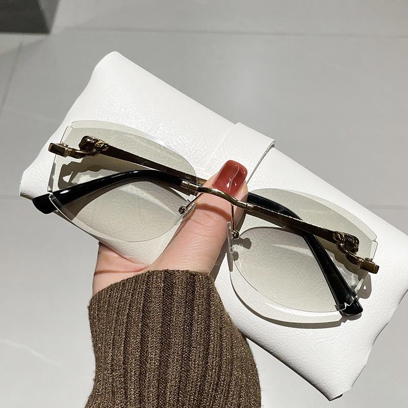 New Fashionable Sunglasses Women Cut Edge Design Metal Frameless Sun Glasses Gradient Color Retro Trend Shades Outdoor Sunnies
