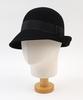 Yunibeosyeolkemiseuteuli French Bk Line Wool Black Cloche Hat