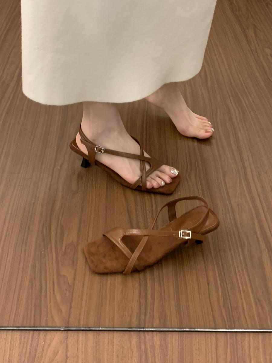 

With skirt temperament one-word buckle with open-toed square head sandals women s summer French beautiful fairy style 3cm small heels 40 коричневый