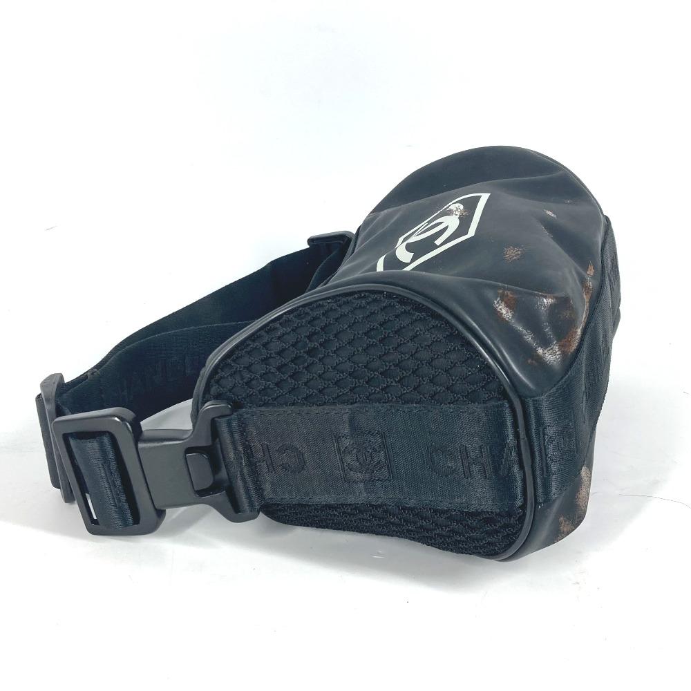 Chanel Bolsa de Ombro Cilíndrica com Logo Esportivo borracha Preto/Branco