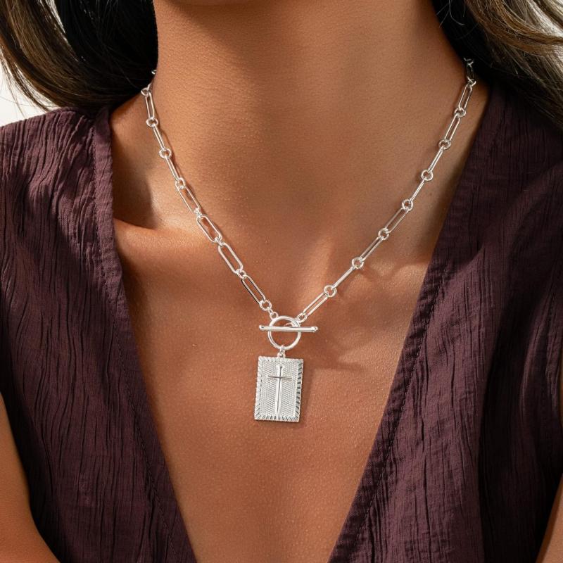 European and American  Chain Cross Square Pendant Necklace, Suitable for Women's Holiday Banquet Jewelry Gifts