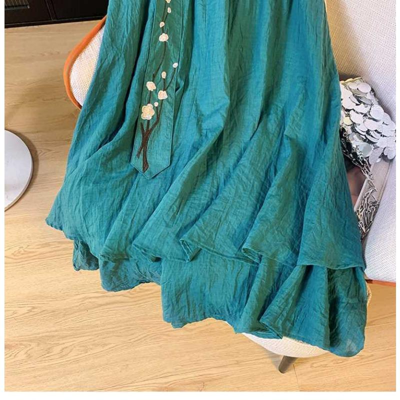 A Stylish and Retro Mid-length Embroidered Skirt with A Flexible Waist and A Double-layered Flowing Skirt